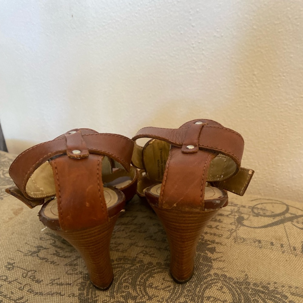 Shoes - Picture 5 of 5